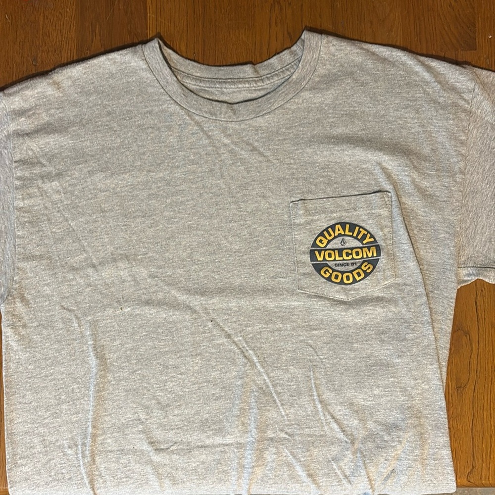 Volcom grey t shirt size medium pocket tee gray great condition
